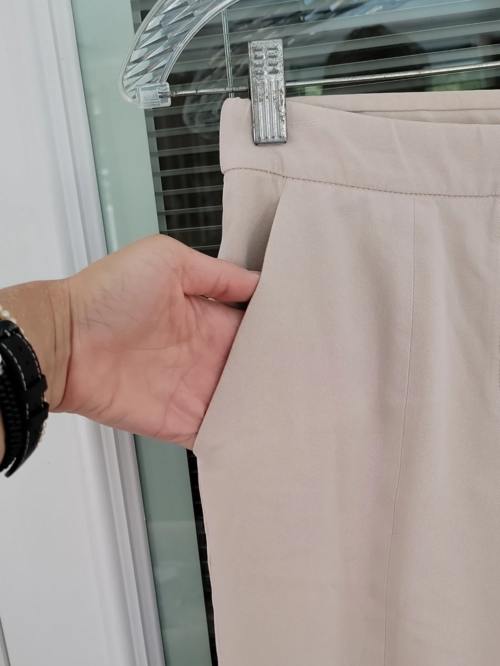 St. John Cotton Pull-On Trousers Side Zipper Split Hem Sz 4 Light Khaki - Picture 4 of 13